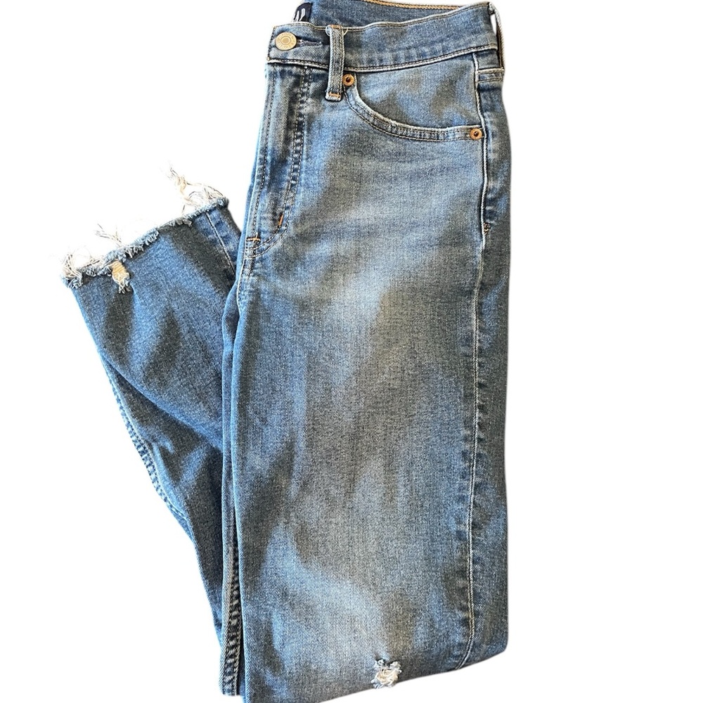 Gap Denim
Cigarette Cut
Size 2/26